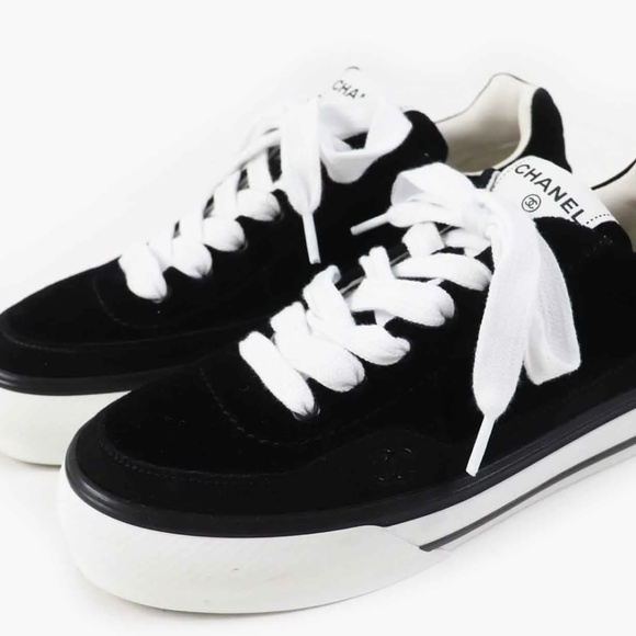 Chanel 23B black velvet low top lace up sneakers size 39 WOMEN - Picture 1 of 7